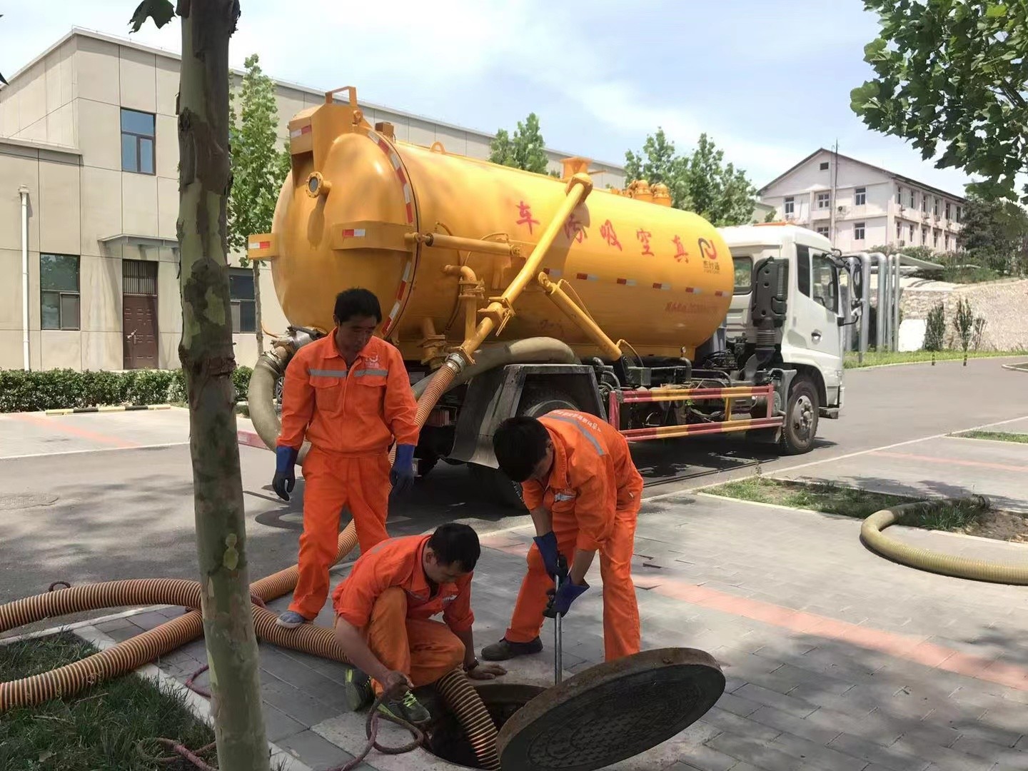 鸡东化粪池清理与5-8吨吸粪车施工效率分析